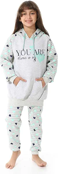 سعر ومواصفات CAESAR - سيزر Caesar Girls Printed CottonGirls Training Suit Printed CottonGirls Training Suit (B0DLWYPPBG) على Amazon EG