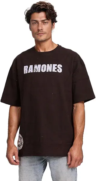 سعر ومواصفات Ravin Mens Ramones Band Graphic Oversized T-Shirt Modern (pack of 1) (B0DXQ19G66) على Amazon EG