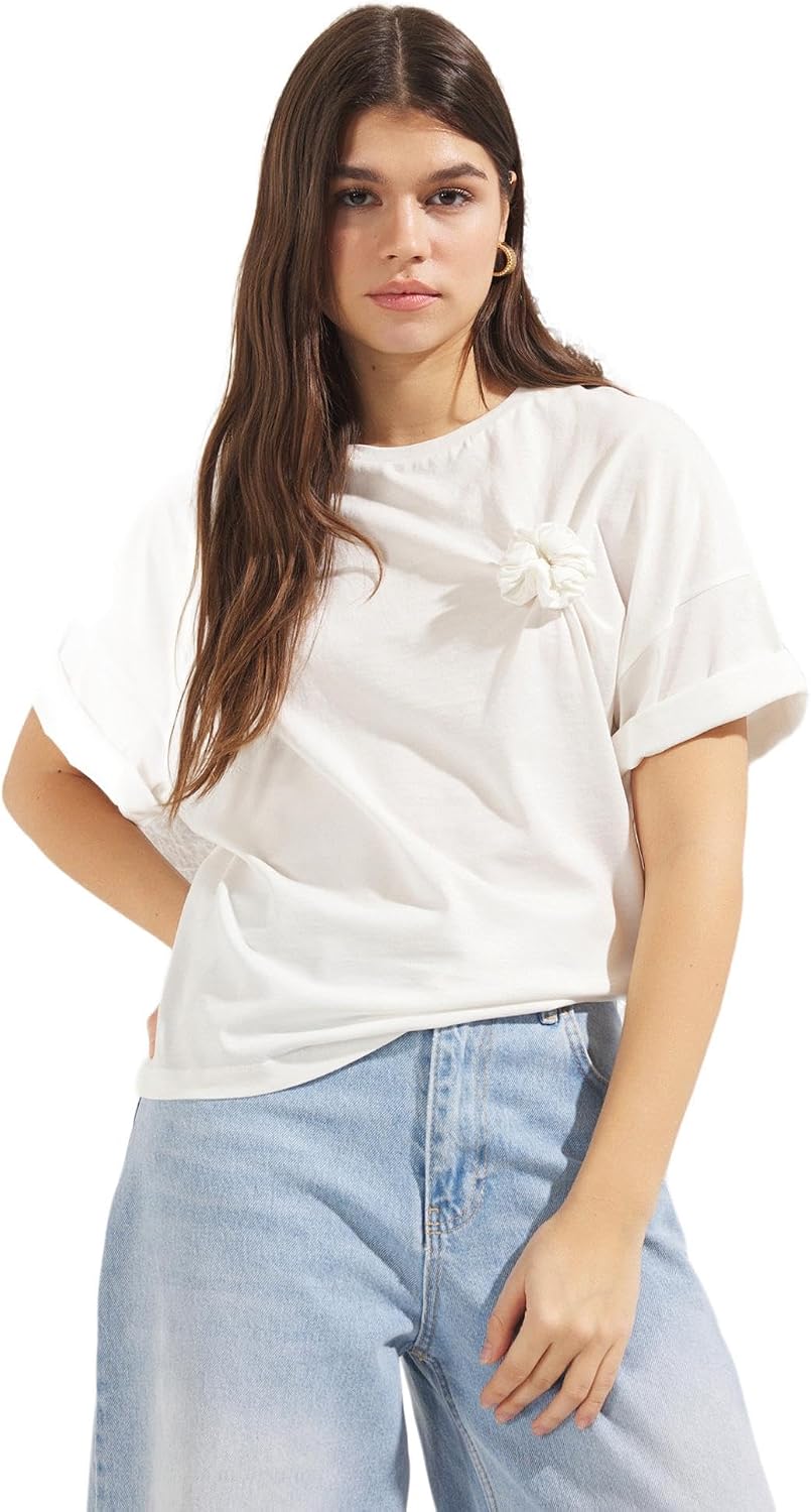 سعر ومواصفات Trendyol Woman Ecru Oversize/Wide Pattern Flower Accessory Detailed Knitted T-Shirt TWOSS25TS00013 T-Shirt (pack of 1) (B0DWTGXXJ6) على Amazon EG