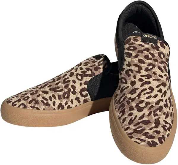 سعر ومواصفات اديداس adidas unisex-adult VULCRAID3R SLIP ON Sneakers (B0BNN6L97D) على Amazon EG