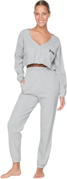 سعر ومواصفات ترينديول بيجامة سادة من نسيج محبوك للنساء من ترنديول (B0B986JJG6) على Amazon EG