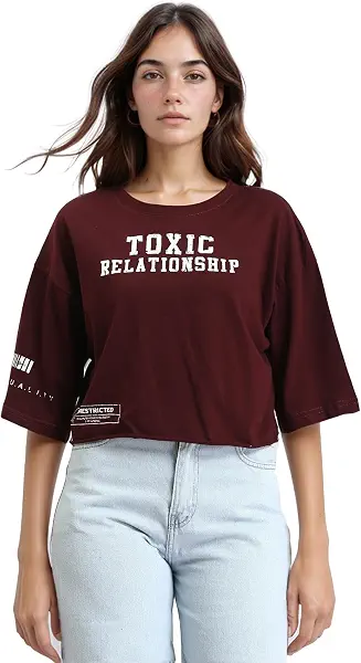 سعر ومواصفات رافين تيشرت R212305 برقبة دائرية وطبعة عبارة «Toxic Relationship» للنساء من ريفين، نبيتي (B0CL4PB8GC) على Amazon EG