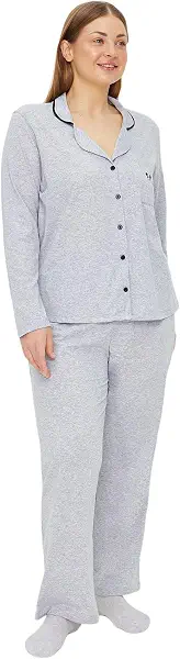 سعر ومواصفات طقم بيجامة للنساء بحجم كبير من ترينديول (عبوة من 1 طقم) (B0FRB2N5DT) على Amazon EG