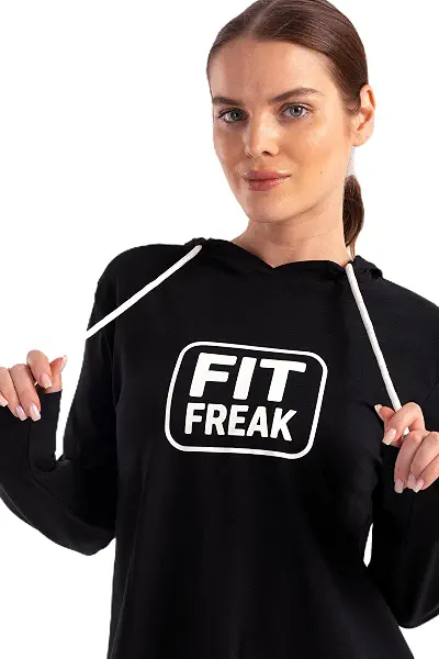 سعر ومواصفات فيت فريك هودي عصري مطبوع عليه عبارة Fit Freak للنساء من فيت فريك لون أسود (B0FXJYCT3L) على Amazon EG