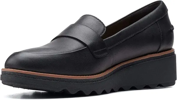 سعر ومواصفات كلاركس Women's كلاركس Women's - Sharon Gracie Black Leather with Dark Tan Welt 7.5m Penny Loafer, جلد أسود مع حافة تان داكنة, 5.5 UK (B086KJBXKV) على Amazon EG