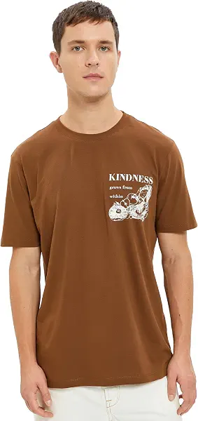 سعر ومواصفات كوتون KOTON mens Back Printed Slogan Detail Crew Neck Short Sleeve Tshirt (B0C1YYGB7Q) على Amazon EG