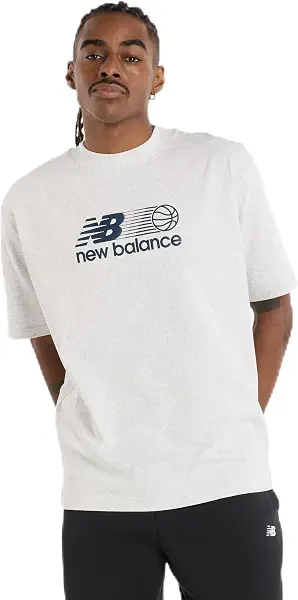 سعر ومواصفات نيو بالانس New Balance Mens Hoops Graphic T-Shirt Modern (pack of 1) (B0DM6W81RB) على Amazon EG
